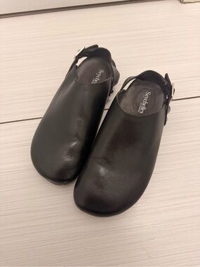 Seychelles Black Leather Closed-Toe Slingback Mules